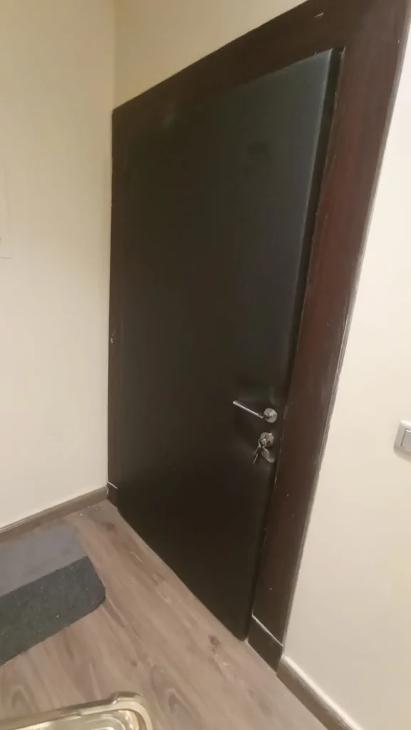 باب عازل للصوت الخبر